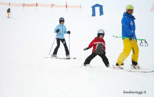 Arosa con bambini: gli sci - sciare con bambini - Vacanza sulla neve