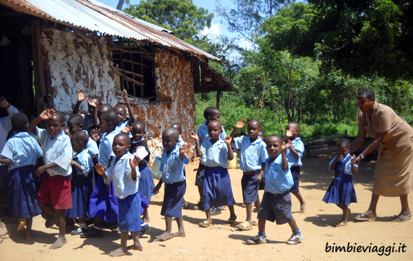 Kenya con bambini-scuola