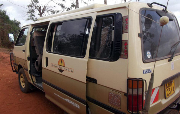 Safari in Kenya con bambini-minivan