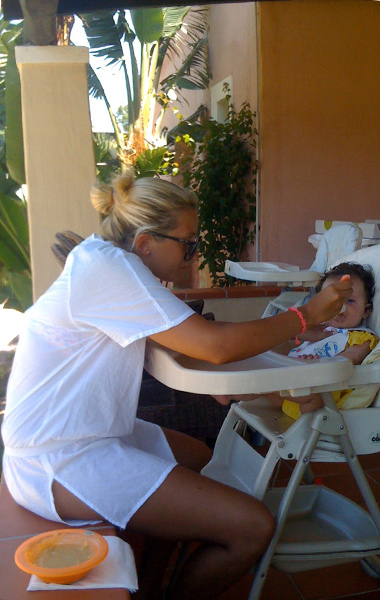 Sardegna con neonato-pappa