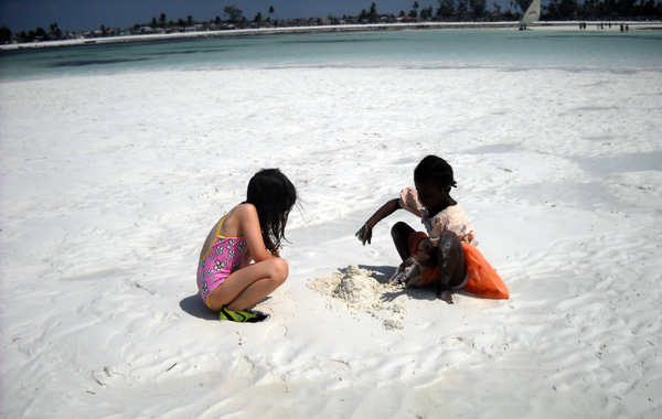 Zanzibar con bambini-giochi