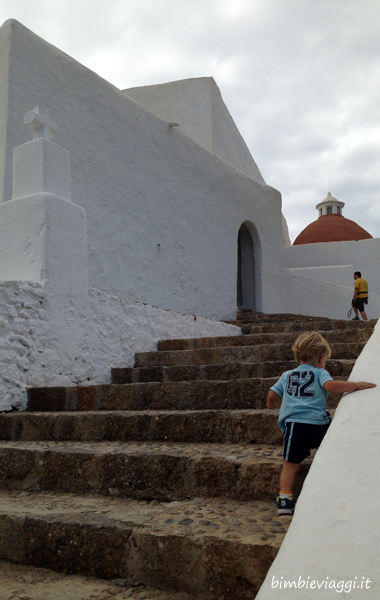 Ibiza con bambini-scalinata