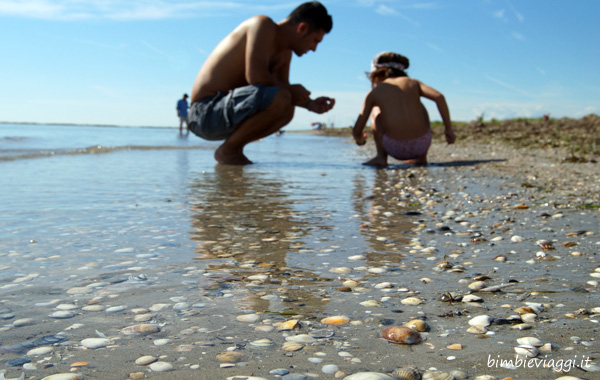 Isola delle Conchiglie nella Laguna di Marano in Friuli - motonave con bambini