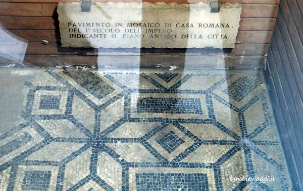 Bologna antica con bambini Mosaico Antico