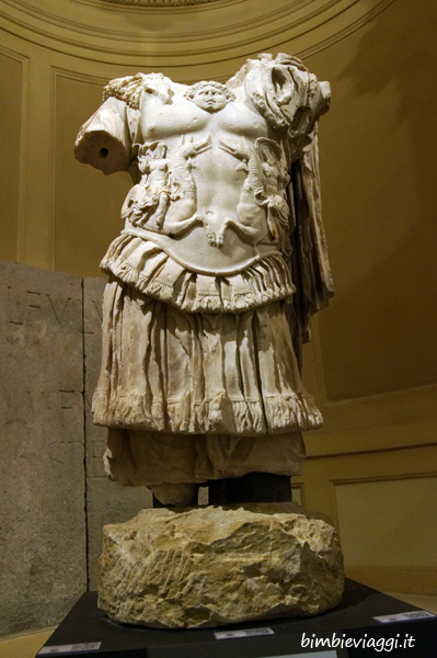 Bologna antica con bambini Museo Civico Archeologico Busto Nerone