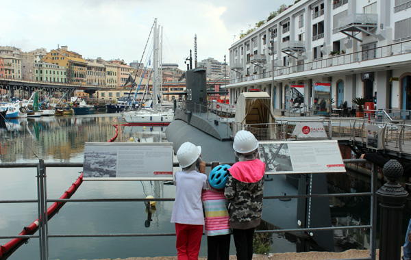 Bimbi a Genova corsi-sottomarino