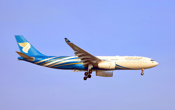 Oman Air con bambini-aereo