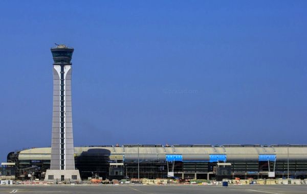 Oman Air con bambini-aeroporto
