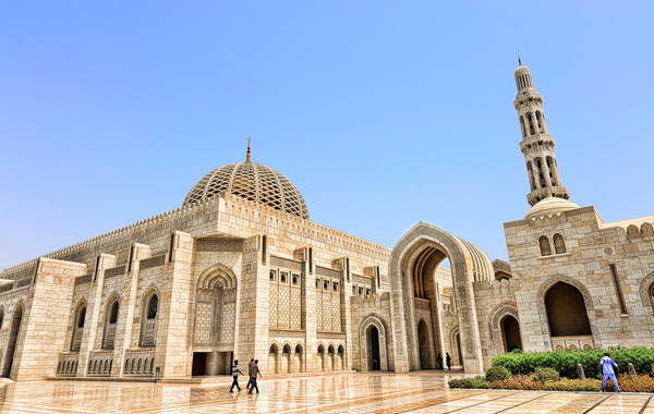 Oman-Air con bambini-moschea