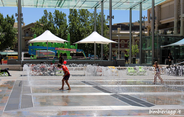 Western Australia con bambini-perth fontane
